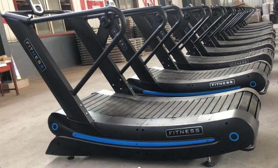3mm Tube Commercial Curved Treadmill อุปกรณ์ออกกำลังกาย พื้นที่วิ่ง 1500*440mm